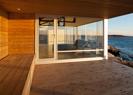 Sunset Rock House by Mackay-Lyons Sweetapple Architects