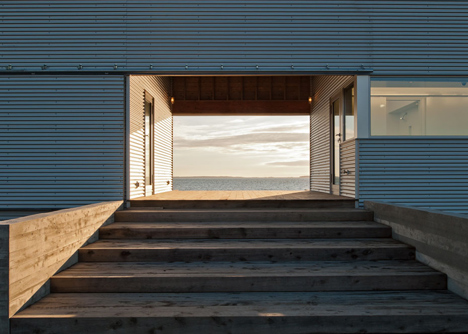 Sunset Rock House by Mackay-Lyons Sweetapple Architects