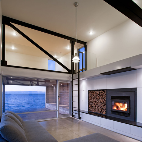 Sunset Rock House by Mackay-Lyons Sweetapple Architects