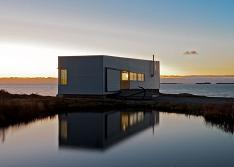 Sunset Rock House by Mackay-Lyons Sweetapple Architects