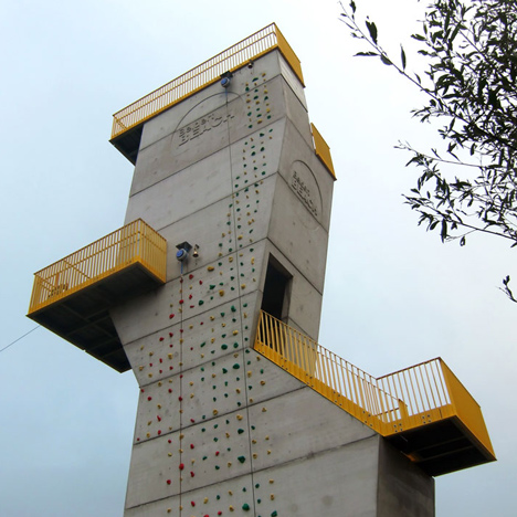 Adventure tower in concrete at Beldert Beach by Ateliereen Architecten