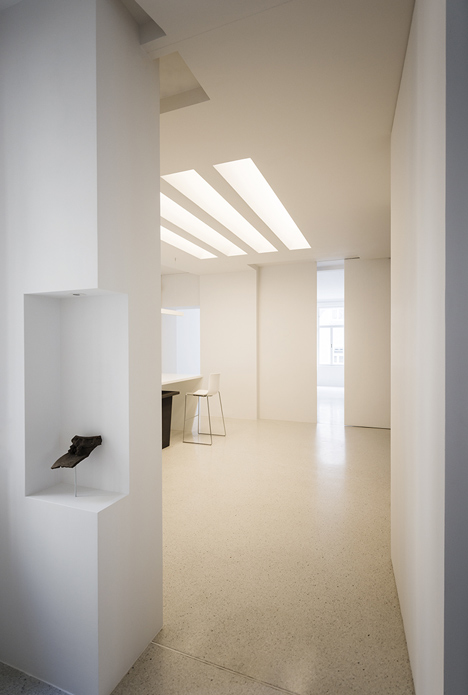 Beletage Apartment in Vienna by Alex Graef