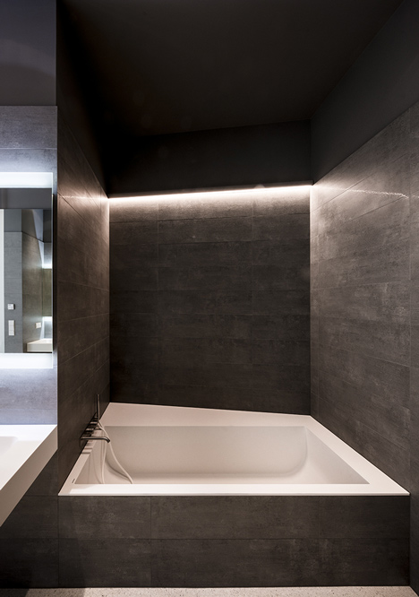 Beletage Apartment in Vienna by Alex Graef
