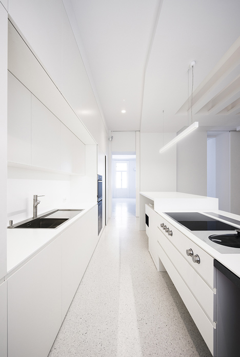 Beletage Apartment in Vienna by Alex Graef