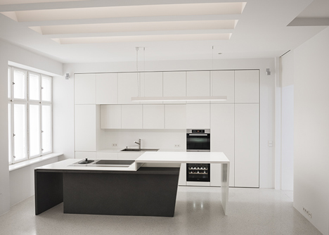 Beletage Apartment in Vienna by Alex Graef