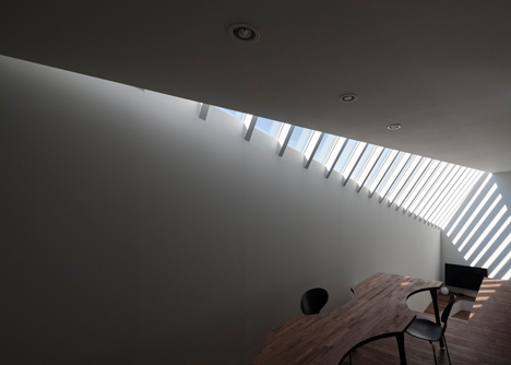 House by Kazuhiko Kishimoto with a public seating deck and gallery underneath