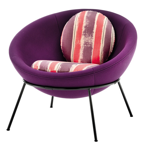 Bowl chair by Lina Bo Bardi reissued by Arper_dezeen_20