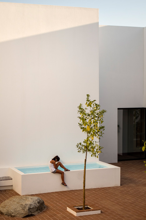 Cork-clad Ecork Hotel in Portugal by José Carlos Cruz