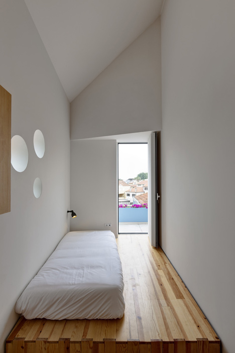 Flower House by Ezzo architects_dezeen_12