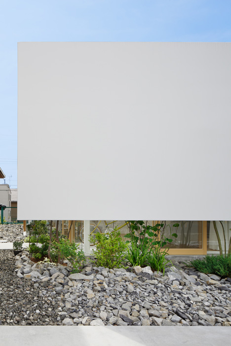 Green Edge House by mA-style Architects encases a perimeter garden behind its walls 