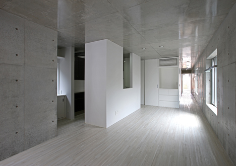 House at Minamikarasuyama by atelier HAKO architects