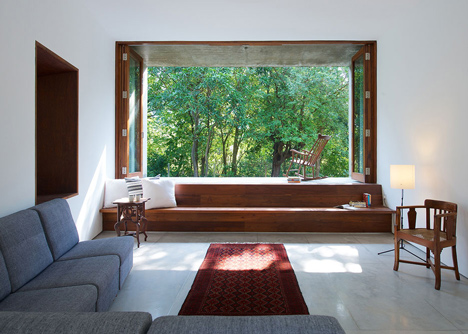 House on a stream by Architecture Brio