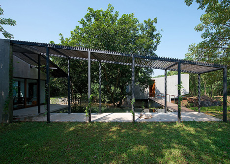 House on a stream by Architecture Brio