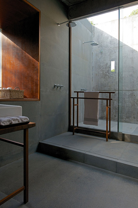 House on a stream by Architecture Brio