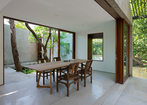 House on a stream by Architecture Brio