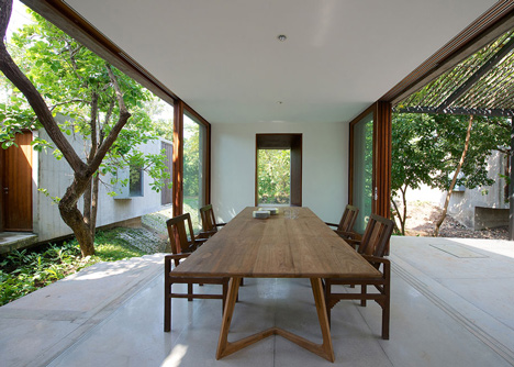 House on a stream by Architecture Brio