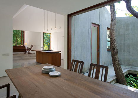 House on a stream by Architecture Brio