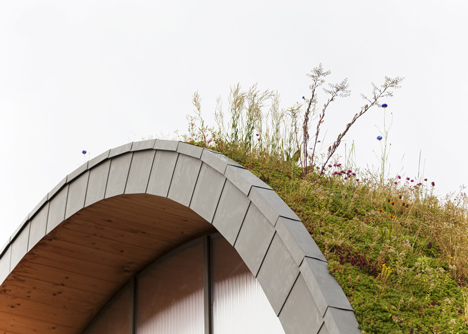 Hump-shaped house blanketed by plants by Patrick Nadeau