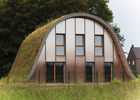 Hump-shaped house blanketed by plants by Patrick Nadeau