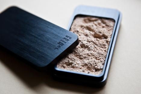 Primal Skin by Annemiek van der Beek_dezeen_6