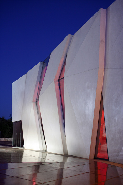 Concrete-clad sports hall by Idis Turato with both faceted and bumpy facades