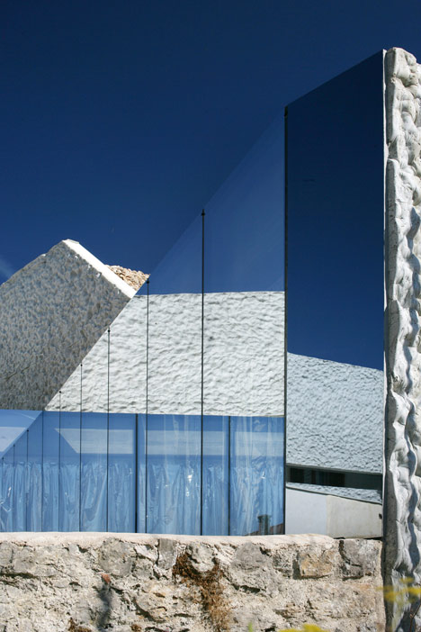Concrete-clad sports hall by Idis Turato with both faceted and bumpy facades