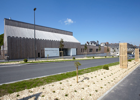 Timber-clad kindergarten in France by Topos Architecture