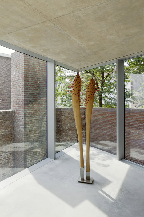 Wiel Arets completes a glazed house for a vintage car collector