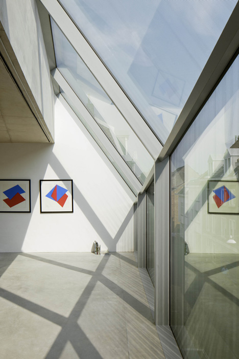 Wiel Arets completes a glazed house for a vintage car collector