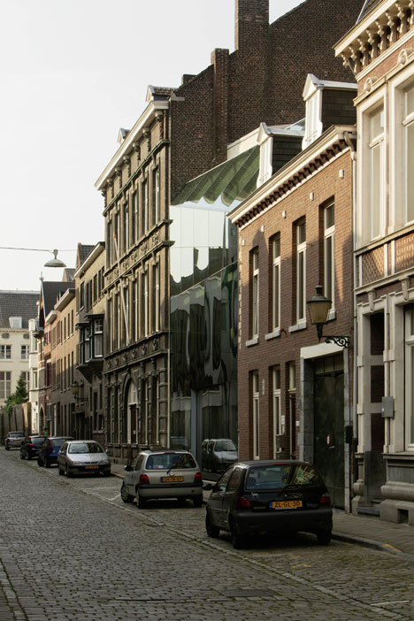 Wiel Arets completes a glazed house for a vintage car collector