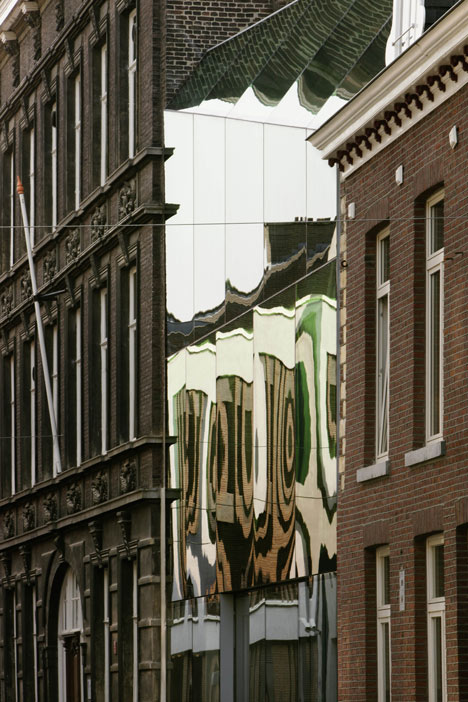 Wiel Arets completes a glazed house for a vintage car collector