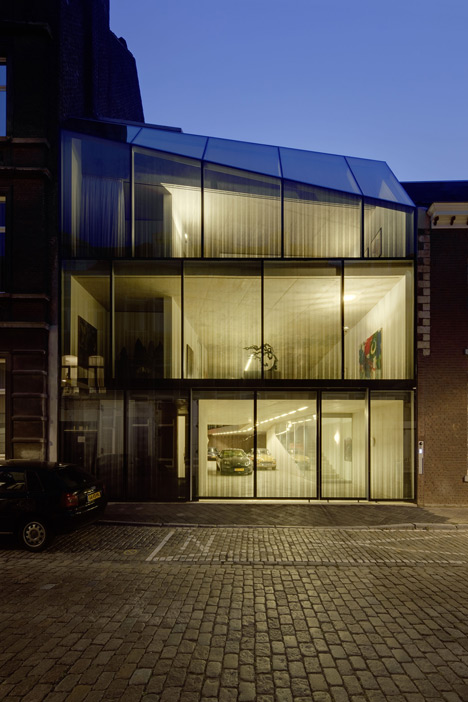 Wiel Arets completes a glazed house for a vintage car collector