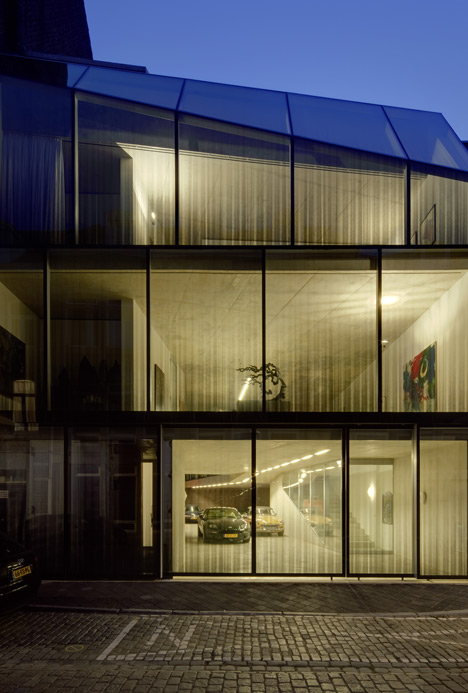 Wiel Arets completes a glazed house for a vintage car collector
