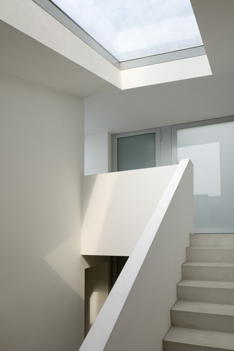 Wiel Arets completes a glazed house for a vintage car collector