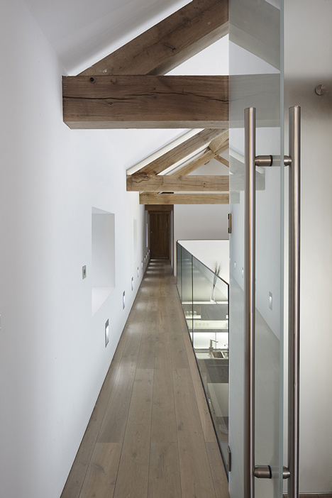 Cat Hill Barn by Snook Architects