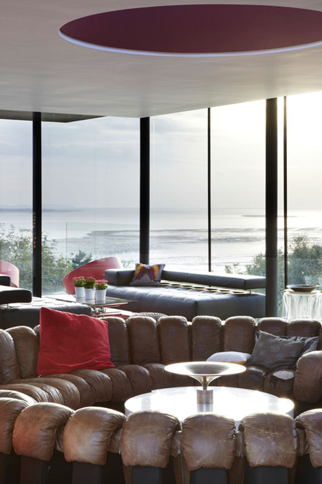 Coastal concrete house on a red sandstone base by ShedKM
