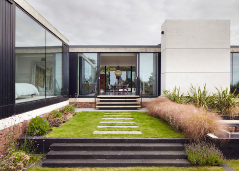 Coastal concrete house on a red sandstone base by ShedKM