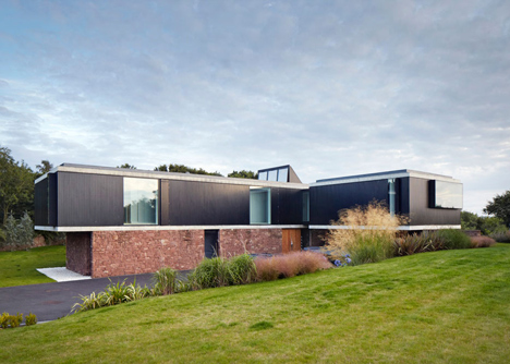 Coastal concrete house on a red sandstone base by ShedKM