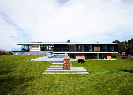 Coastal concrete house on a red sandstone base by ShedKM