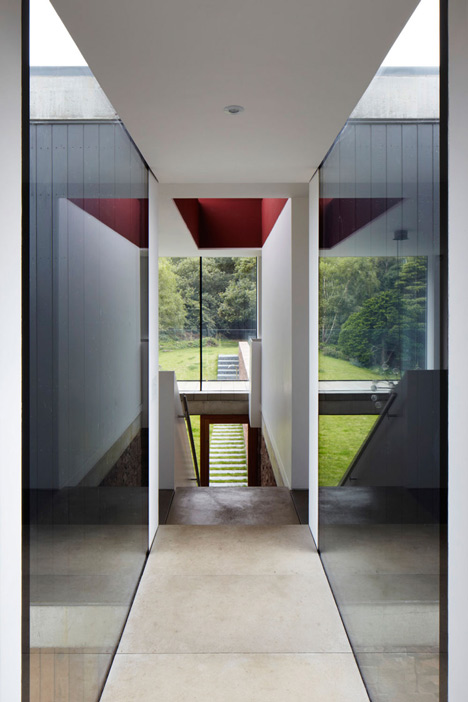 Coastal concrete house on a red sandstone base by ShedKM