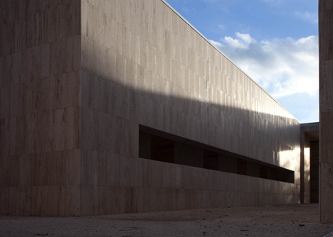 Extension to Gubbio Cemetery by Andrea Dragoni