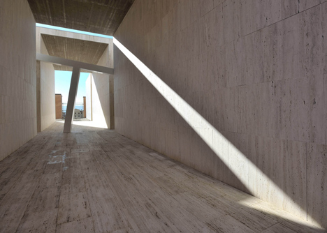 Extension to Gubbio Cemetery by Andrea Dragoni