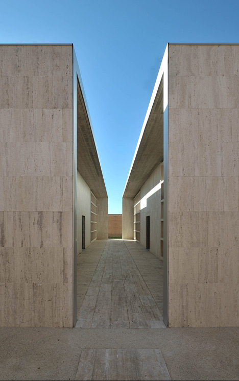 Extension to Gubbio Cemetery by Andrea Dragoni