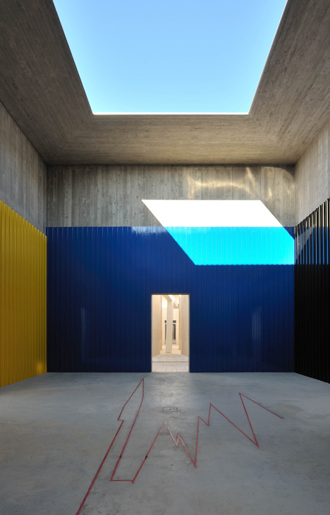 Extension to Gubbio Cemetery by Andrea Dragoni