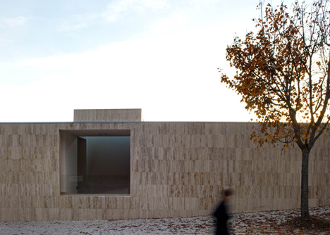 Extension to Gubbio Cemetery by Andrea Dragoni