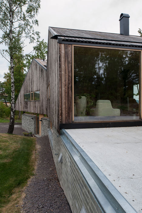Double-gabled house overlooking a Norwegian fjord by Schjelderup Trondahl Architects