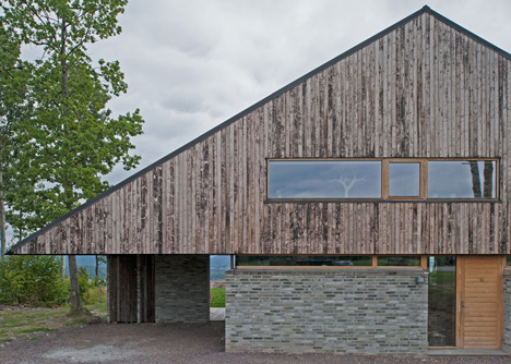 Double-gabled house overlooking a Norwegian fjord by Schjelderup Trondahl Architects