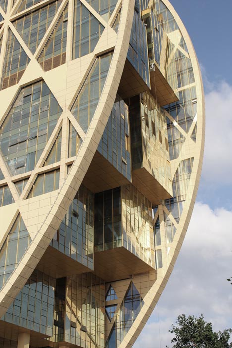Doughnut-shaped skyscraper completes in Guangzhou