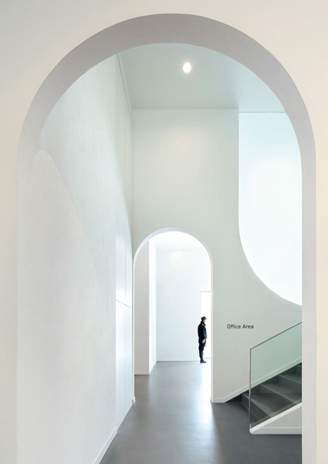 Hongkung Museum of Fine Art Gallery curved interior archways by penda