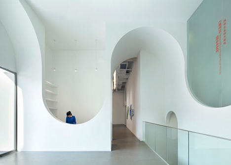 Hongkung Museum of Fine Art Gallery curved interior archways by penda